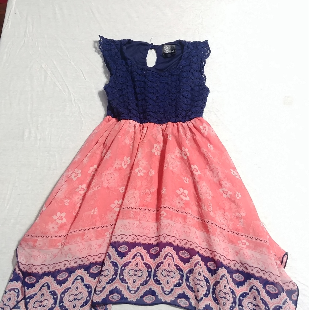 Girls size 6 lot 4 shirts, 2 leggings. 1 dress